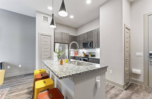 Montopolis Apartment | Upscale 1BR King Suite Close to Downtown w Fast Wifi
