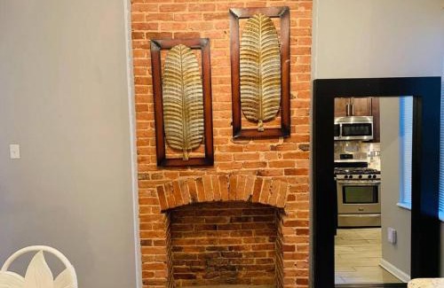 Downtown Baltimore Apartment | Upscale 2BD/1.5BA townhome mins to JHH & downtown