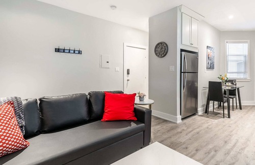 Central Hamilton Apartment | Upscale 2BR Condo with Netflix - Prime Location