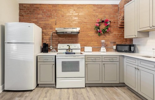 Central Hamilton Apartment | Upscale 2BR with King Bed - Prime Location