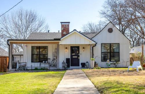 Little Forest Hills House | Upscale 3BR with Yard Games Heated Pool and Hot Tub