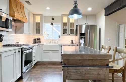 Little Forest Hills House | Upscale 3BR with Yard Games Heated Pool and Hot Tub