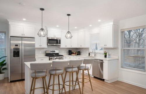 Bridgeport Apartment | Upscale 4BR Retreat at the Reservoir!