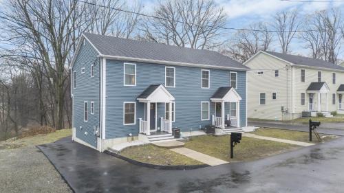 Bridgeport Apartment | Upscale 4BR Retreat at the Reservoir!