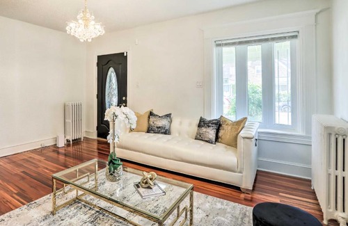 North Philadelphia House | Upscale and Chic Philly Abode about 8 Mi to Dtwn!