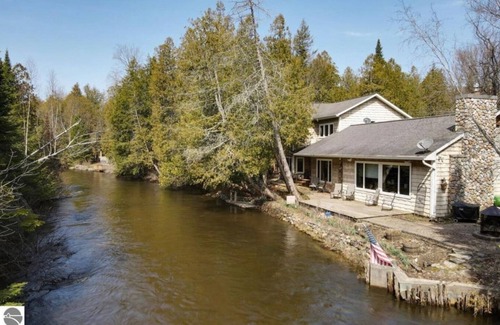 Mayfield House | Upscale Boardman River! Hot Tub! Fireplace!