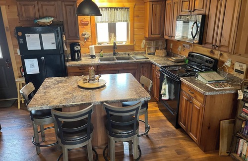 Dalton Cabin | Upscale Cabin in the Woods, LETCHWORTH, Stony Brook Parks, Finger Lakes Wineries