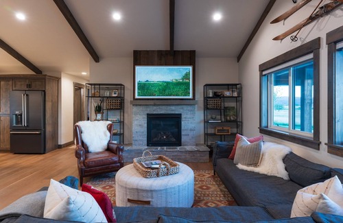Victor House | Upscale Cabin Retreatn6-bedroom, Gourmet Kitchen, King Suites, Teton Vistas