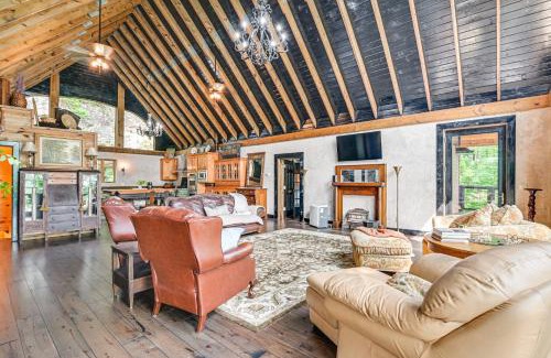 Houston House | Upscale Getaway on Smith Lake with Boat Dock