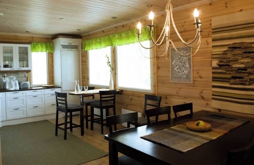 Orivesi Cottage | Upscale log villa by the lake + beach sauna