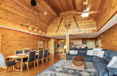Fleetwood Cabin | Upscale Mountain Cabin with Great Views