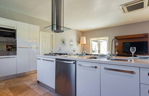 Opal Villa | Upscale Ocean View Villa With Pool + Outdoor Kitchen
