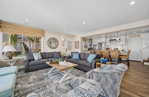 Townsite House | Upscale Steps-to-the-Beach Home. Awesome Front Ocean Views. Stunning Home!