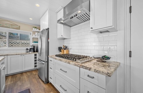 Townsite House | Upscale Steps-to-the-Beach Home. Awesome Front Ocean Views. Stunning Home!