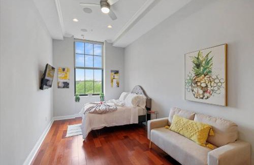 Olde Kensington Apartment | Upscale Studio W Rooftop Deck