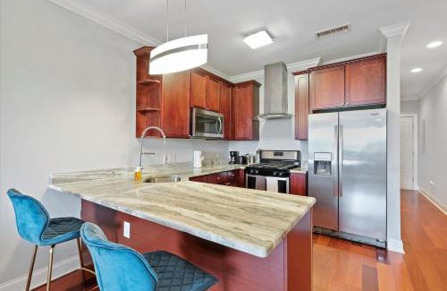 Olde Kensington Apartment | Upscale Studio W Rooftop Deck
