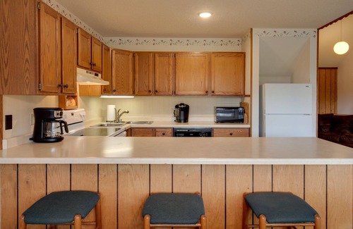 Upson Cabin | Upson Ski-In/Ski-Out, End-Unit Cabin w/Fireplace!