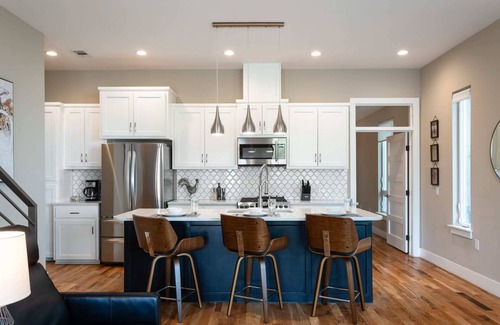 Chestnut House | Upstay—Newly Built Poolside Home w Balcony & BBQ