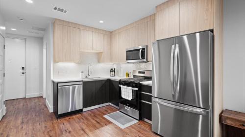 West Congress Apartment | Upstay Newly Renovated Modern Apartment near SoCo