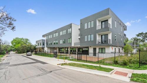 West Congress Apartment | Upstay Newly Renovated Modern Apartment near SoCo