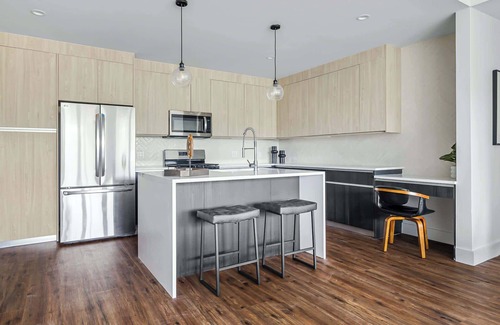 West Congress Apartment | Upstay Renovated Contemporary Apartment near SoCo