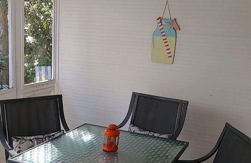 St. Augustine Cottage | Uptown Classic Bungalow Walk to Castillo de San Marcos, Ripley's, Restaurants!