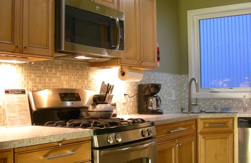 East Isles House | Uptown East Isles: Immaculate, Quiet, MCM Style for Nightly/Monthly Rental