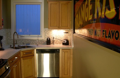 East Isles House | Uptown East Isles: Immaculate, Quiet, MCM Style for Nightly/Monthly Rental