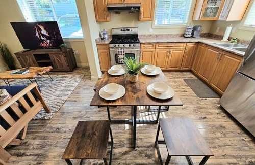 Fleetwood House | Urban Canada Cottage