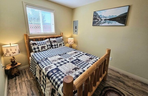 Fleetwood House | Urban Canada Cottage