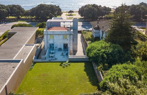 Aldoar Foz do Douro e Nevogilde House | Urban-Chic Sea-front Mansion for Rent in Porto