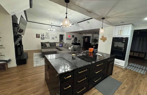 Duncanville House | Urban Cowboy Oasis | Pets OK | Near Stadiums, DWTN