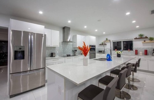 Ojus Villa | Urban Design Villa w/Backyard+BBQ+Fire Pit+Heated Pool