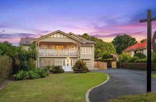 Newtown Apartment | Urban Getaway Apartment Ipswich perfect for work