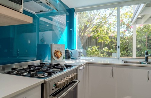 Victoria Park House | Urban Oasis: Near Optus Stadium!