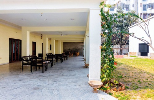 Bani Park Villa | Urban Trippers Shamiyana Villa byArindam
