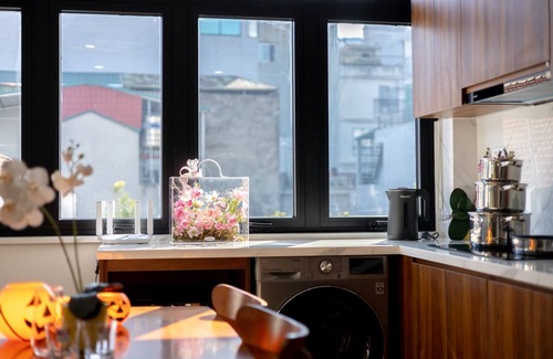 Nhat Tan Apartment | Urchin Apartment