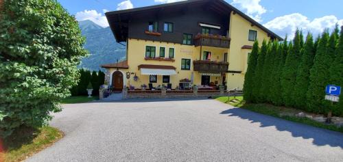 Bad Hofgastein Apartment | Urlaub am Krausberghof, Apartment mit Balkon und Parkplatz, Aufenthaltsraum, Sauna und Infrarotkabine, inmitten der Natur, kostenfreie Kaffeekapseln, 6 Fahrminuten zur Alpentherme Gastein und zur Schlossalmbahn