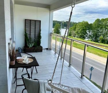 Augustow Apartment | Urokliwy Apartament z dużym tarasem i widokiem na Jezioro Białe