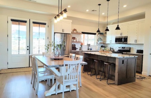 Kanab House | Kanab Getaway Red Mesa Ranch, Near Zion, Stunning Red Rock & Starry Night Views!