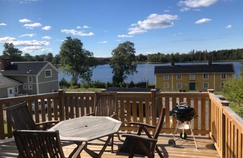 Urshult House | Välutrustad stuga med vacker sjöutsikt