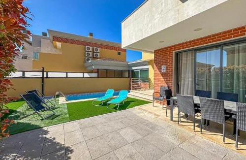 Mosqueira Villa | V4, Villa Jardins Branqueira7 near Beach, Albufeira