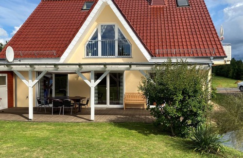 Luessow Apartment | Vacation apartment 1B first floor with fireplace - Ferienwohnungen Runschke