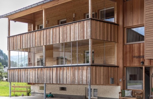 Grossdorf Apartment | Vacation apartment 3 bedrooms - Holiday apartment by the village stream