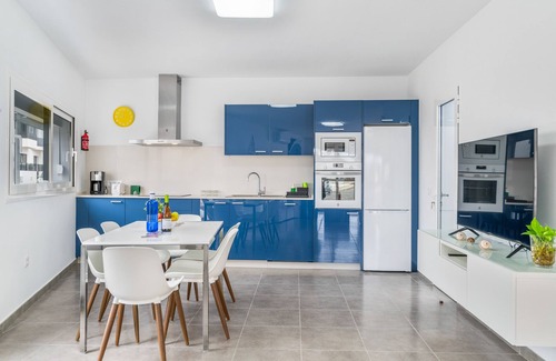 La Santa Apartment | Vacation Apartment 'Sparrow' with Wi-Fi and Air Conditioning