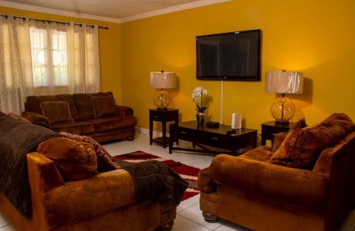 Mango Walk Apartment | Vacation Getaway in Mango Walk Country Club