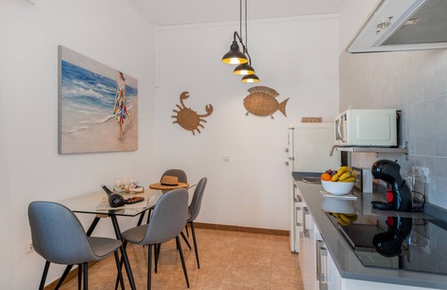 El Golfo House | Vacation Home '2' with Wi-Fi and Air Conditioning