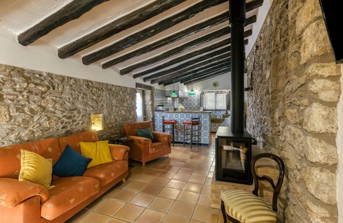 Cantallops House | Vacation Home "Can Cortada" with Mountain View, Private Terrace & Barbecue