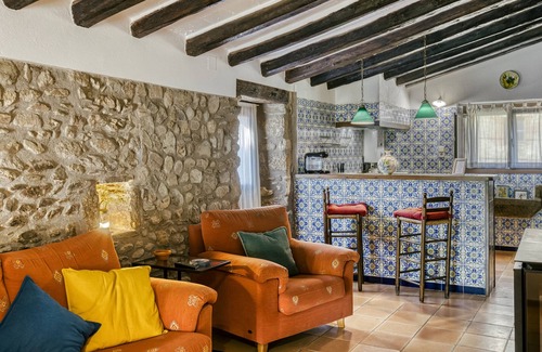 Cantallops House | Vacation Home "Can Cortada" with Mountain View, Private Terrace & Barbecue
