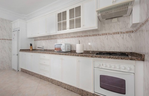 Los Gavilanes House | Vacation Home “Casa Alba” with Mountain View, Wi-Fi, Balcony & Terrace